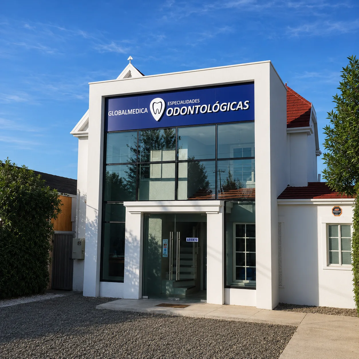 Fachada de Globalmédica Curauma en Av. Fundadores